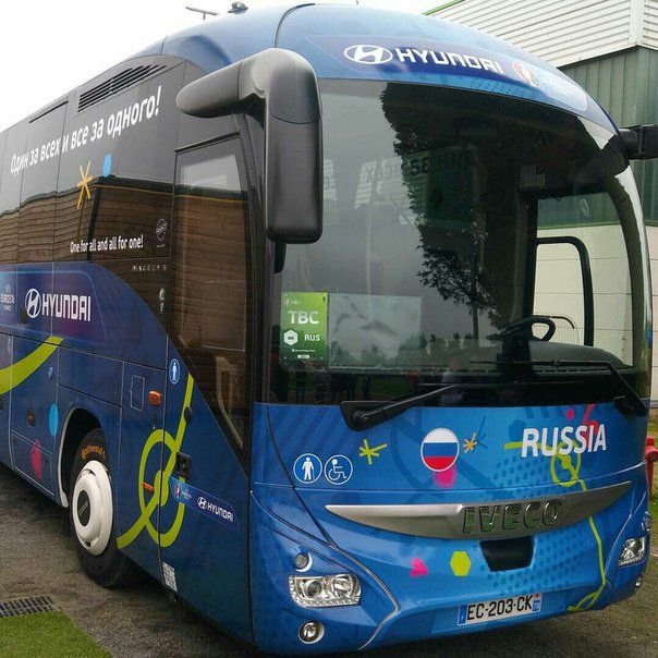 Правильный автобус для сборной России по футболу (3 фото)