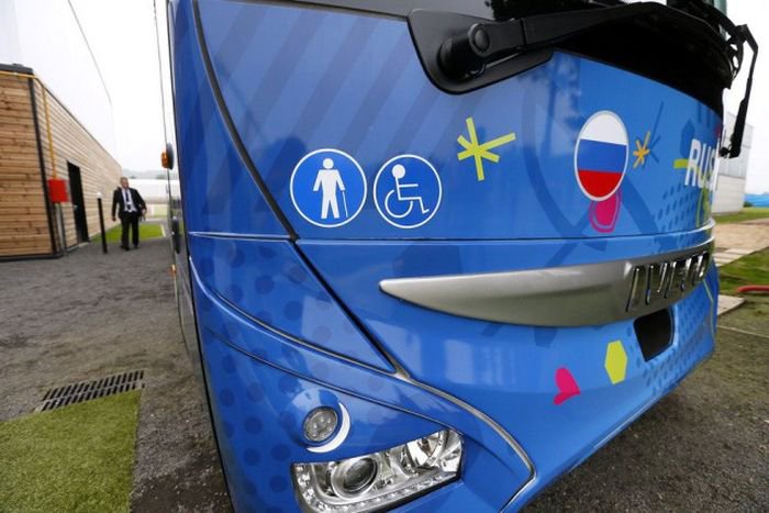 Правильный автобус для сборной России по футболу (3 фото)