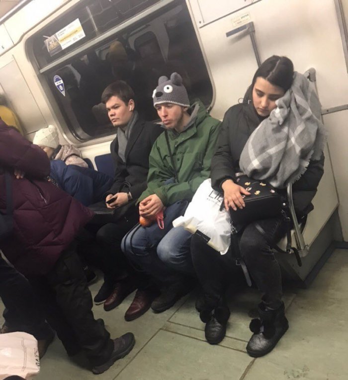 Фул 6 в метро. Люди в метро. Модники в метро. Фотосессия в метро. Люди в метро фото.