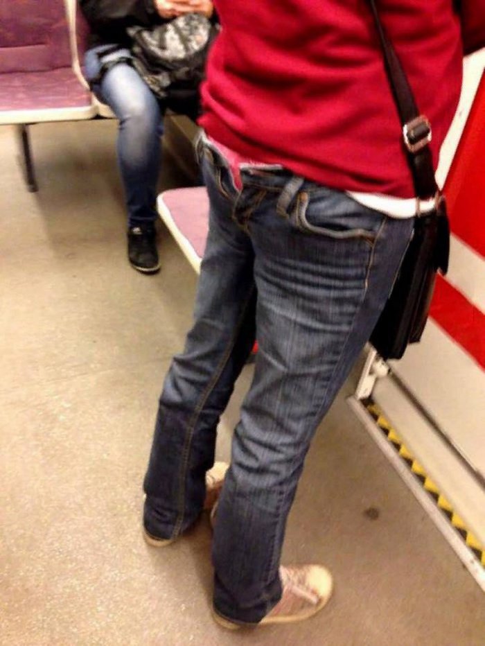 В джинсах в метро
