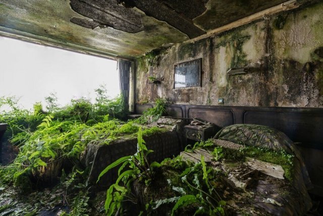 Атмосферные снимки заброшенного отеля в Ирландии