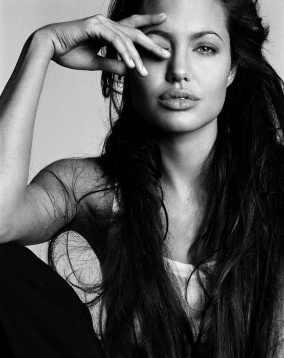 Angelina Jolie (10 фото)
