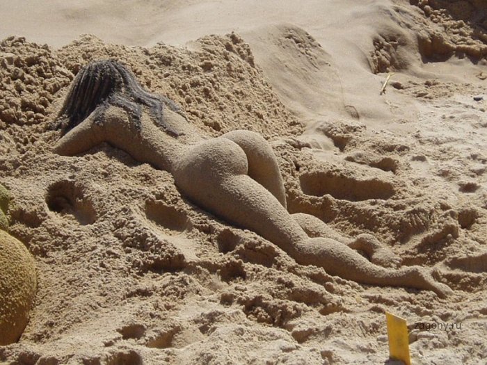Девушка из песка (4 фото)