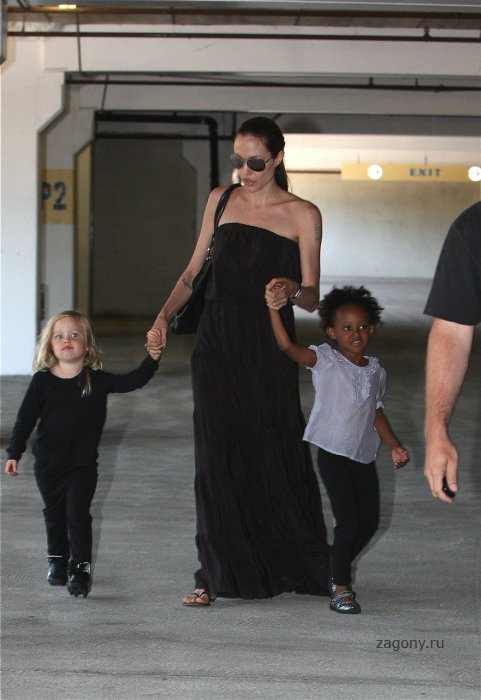 Angelina Jolie (12 фото)