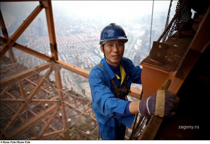 Строительство Шанхайского всемирного финансового центра (18 фото)