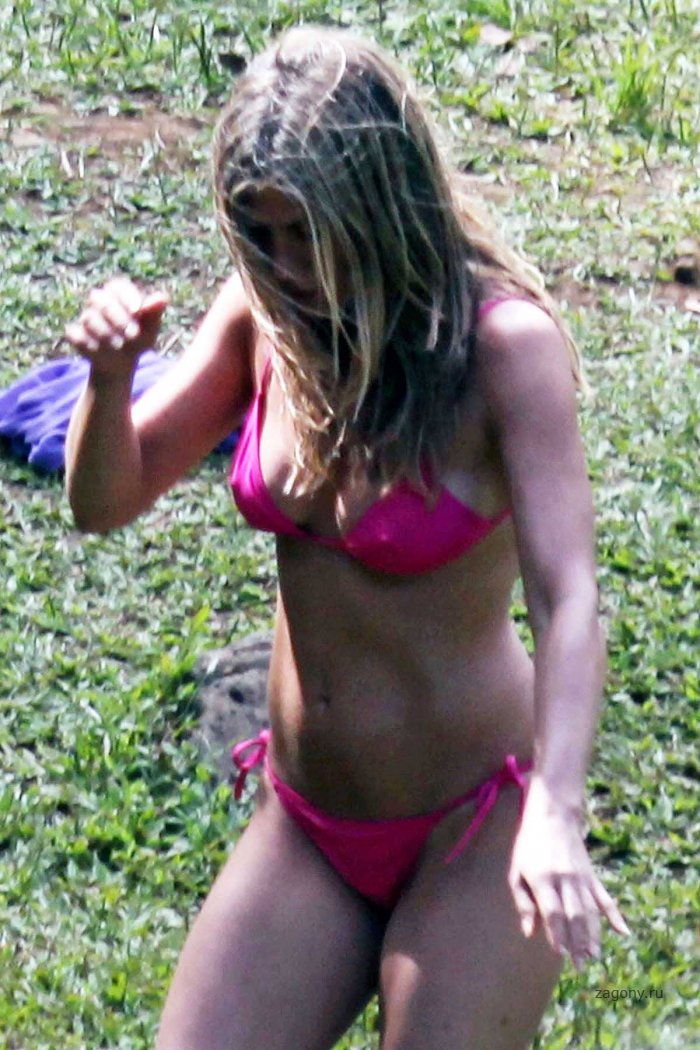 Jennifer Aniston (9 фото)