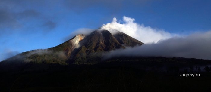 Извержение вулкана Синабунг (28 фото)