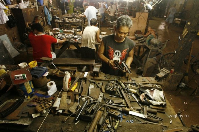 Кустарное производство оружия на Филиппинах (24 фото)