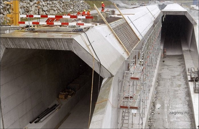 В Швейцарии построили длиннейший в мире туннель (18 фото)
