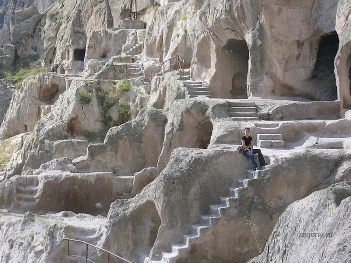 Пещерный город Вардзиа (12 фото)