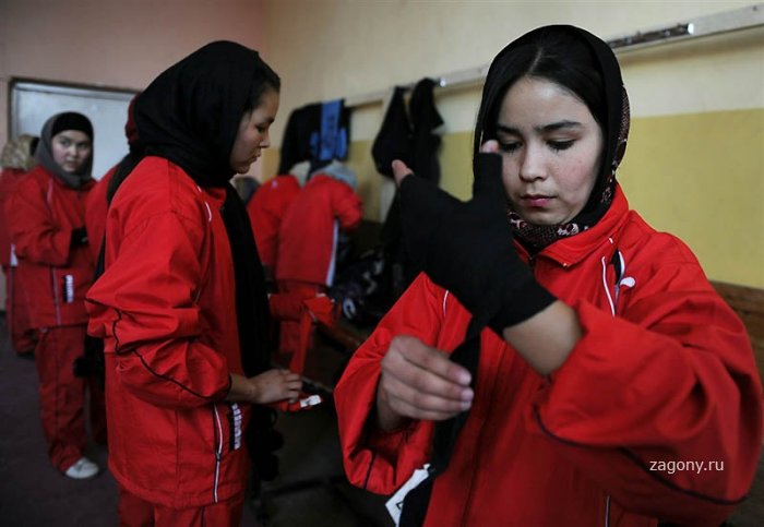 Тренировка женской сборной Афганистана по боксу (9 фото)
