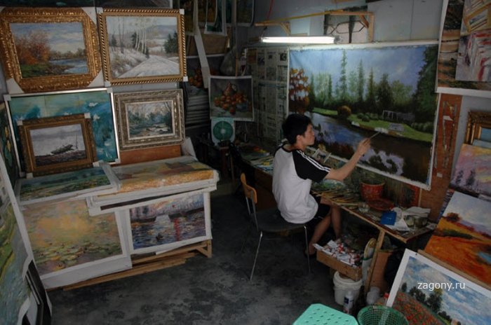 Дафен – город художников в Китае (14 фото)