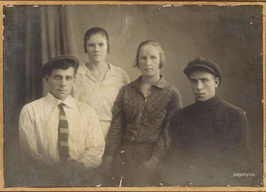 Семья после революции. Старые фотографии. Довоенные годы. Довоенные семейные портреты. Семья 40х годов.