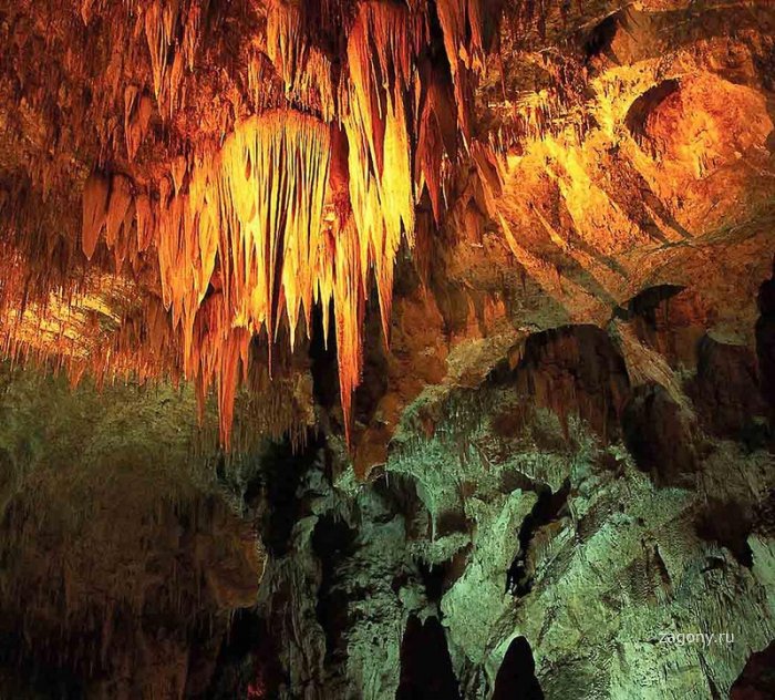 Пещеры в разных странах мира (16 фото)