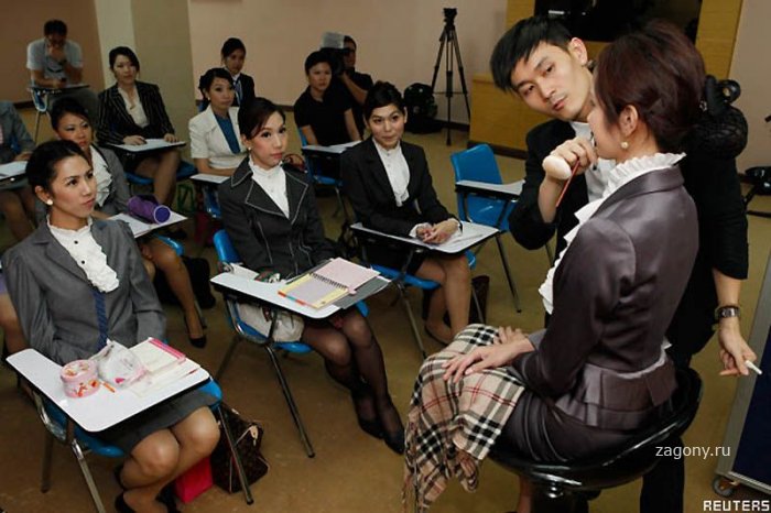 Тайские стюардессы-транссексуалы (9 фото)