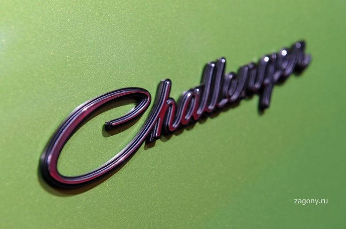 Dodge Challenger SRT8 (20 фото)