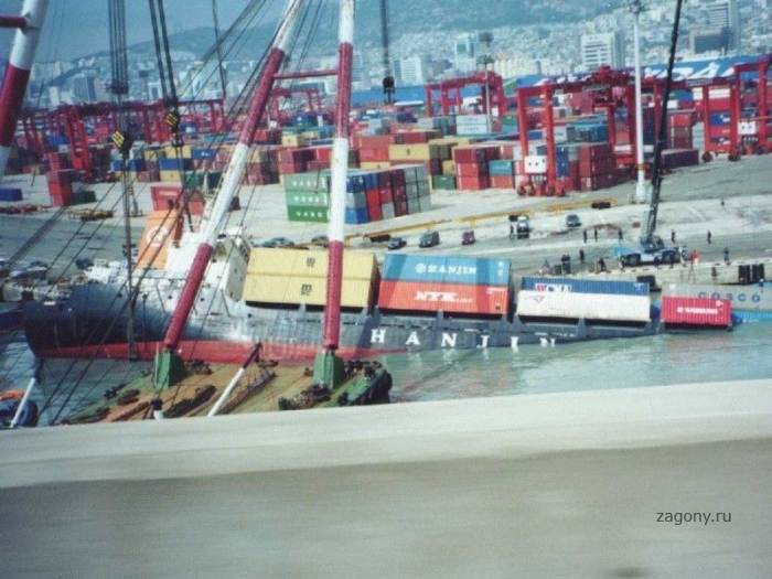 Аварии с грузовыми кораблями (24 фото)