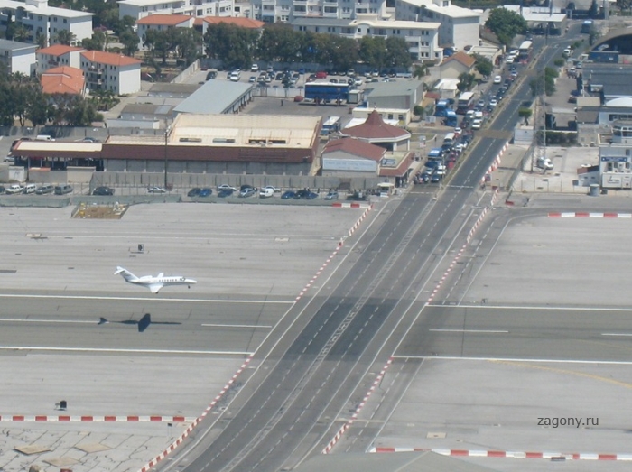 Аэропорт Гибралтара (7 фото)