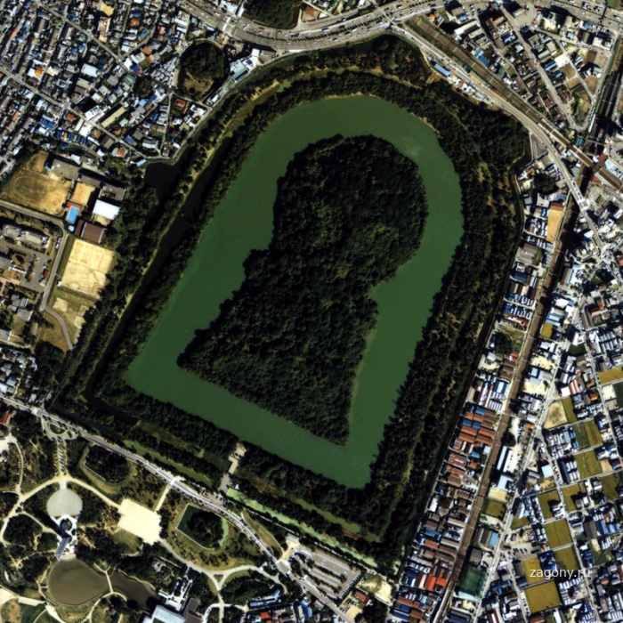 Курган в Осаке - самая большая гробница в мире (5 фото)