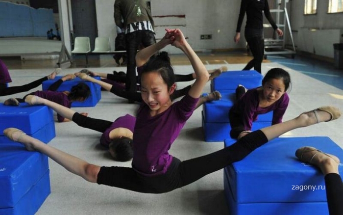 Школа гимнастики в Китае (5 фото)