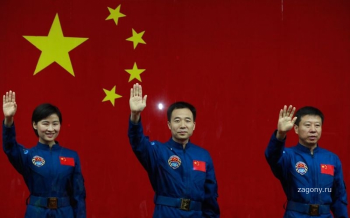 Первая женщина-космонавт из Китая (13 фото)
