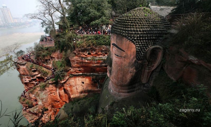 Статуя Будды в Лэшане (10 фото)