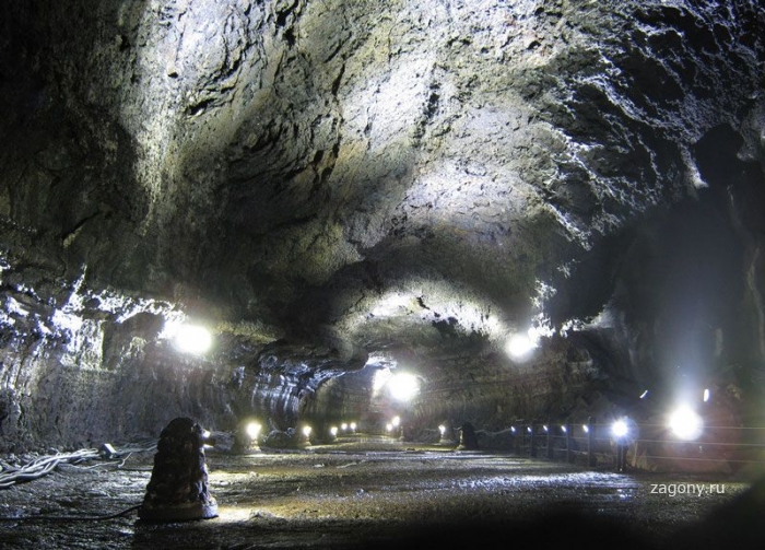 12 захватывающих фотографий лавовых пещер (12 фото)