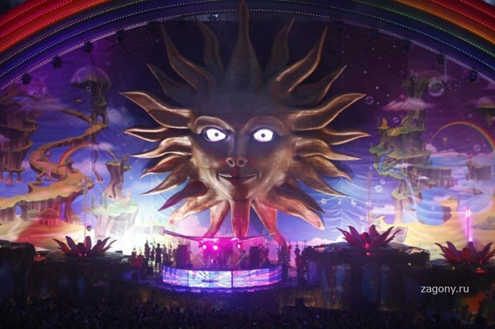 Удивительные сцены фестиваля Tomorrowland (21 фото)