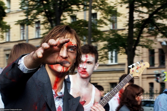 Зомбимоб в Петербурге (24 фото)