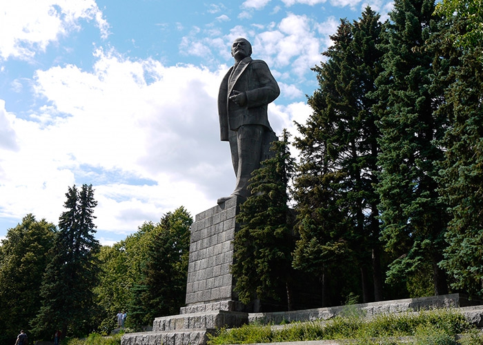 Самый большой памятник Ленину