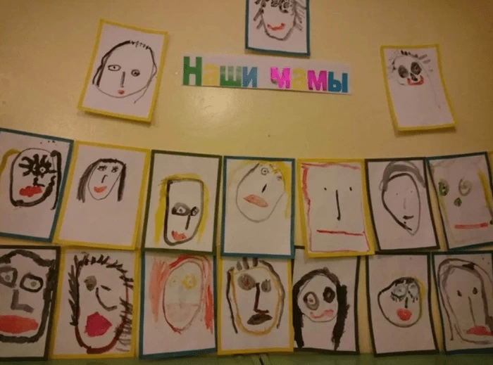 Дети рисуют своих мам